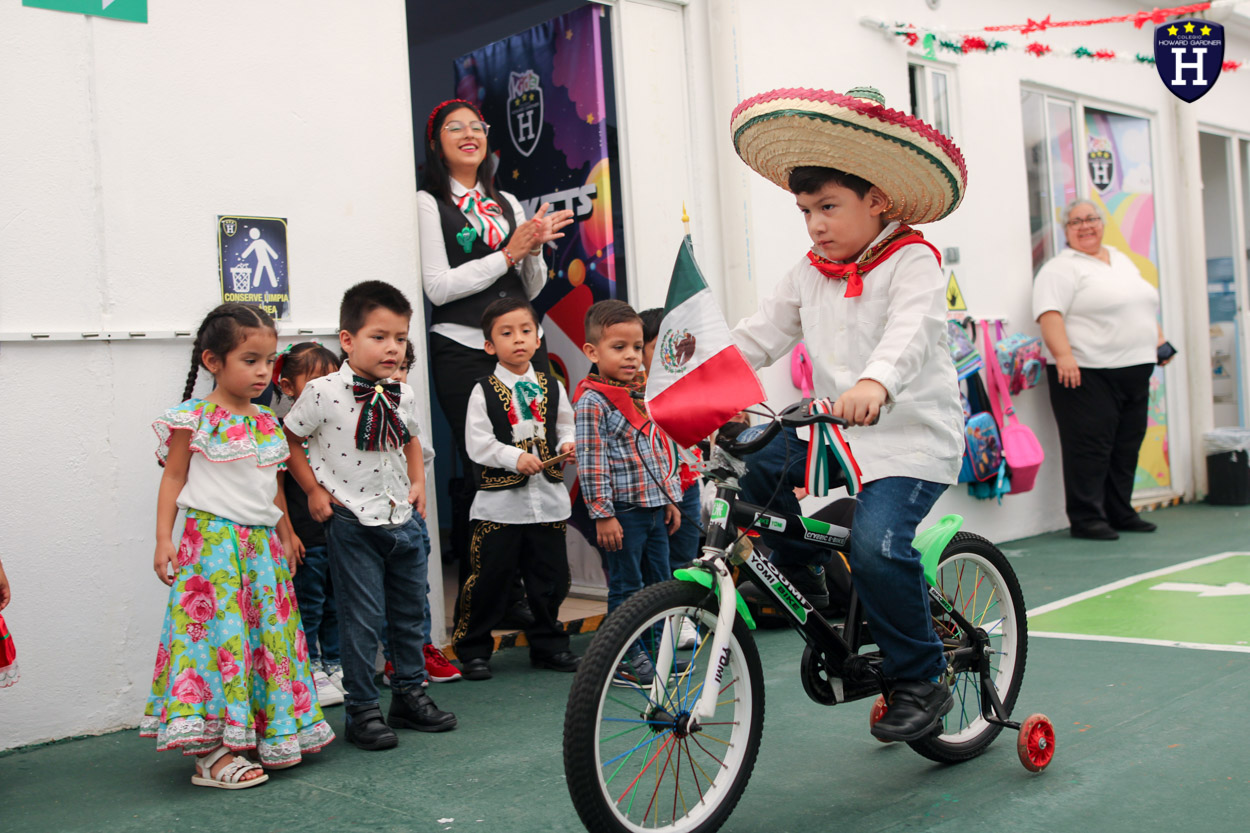 IMG_9936COLEGIOS - COATZACOALCOS - ESCUELAS - CREATIVIDAD - PREESCOLAR - VIVA MÉXICO - MAÑANITA MEXICANA - REPRESENTACIÓN GRITO DE DOLORES - CELEBRACIÓN - PASARELA - CARROS ALEGÓRICOS